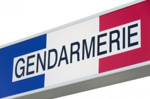 enseigne Gendarmerie isolée sur fond blanc